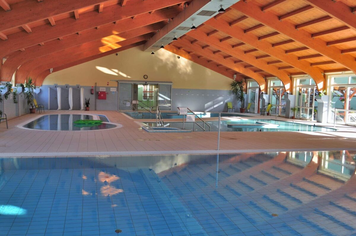 Gyógyvizes medence a Hajnal Hotel fürdőjében