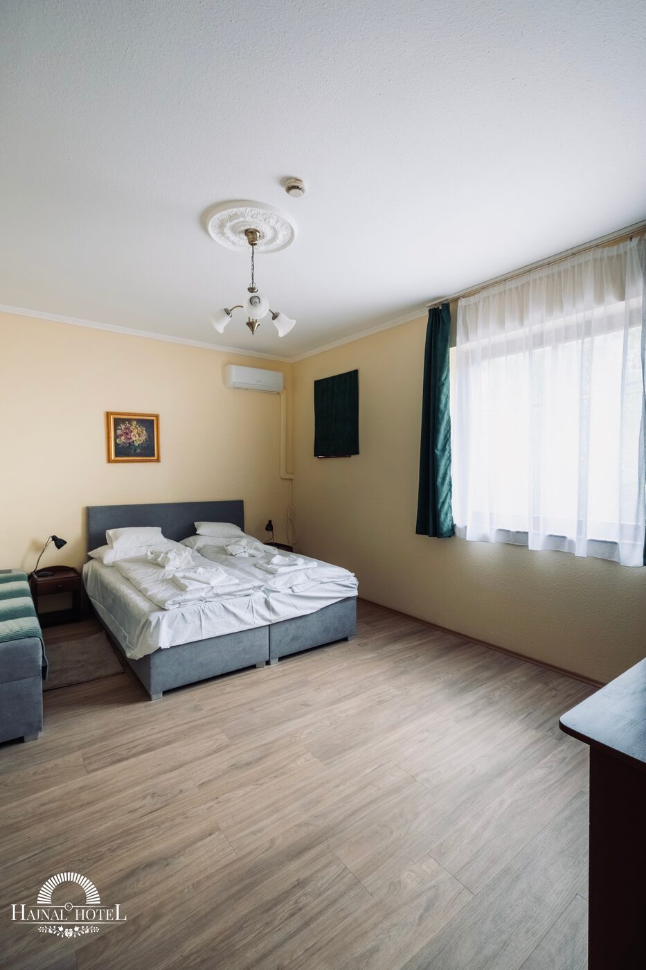 Kikelet Kétágyas - Emelet - Franciaággyal - Udvarra néző erkéllyel - Pótágyas